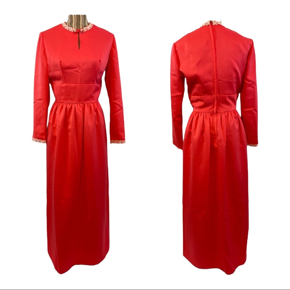 Vintage long sleeve maxi long dress size 6 neck & wrist lace trim